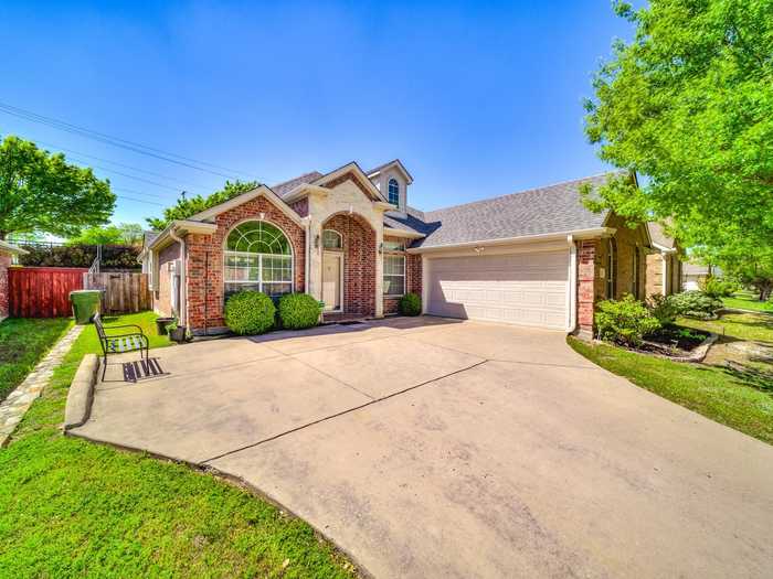 photo 2: 2217 Trickling Creek Drive, Garland TX 75041