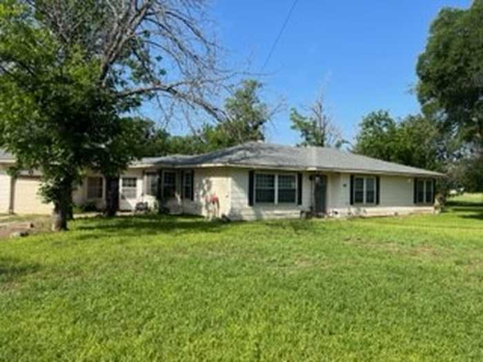 photo 1: 801 E Reynosa Avenue, De Leon TX 76444