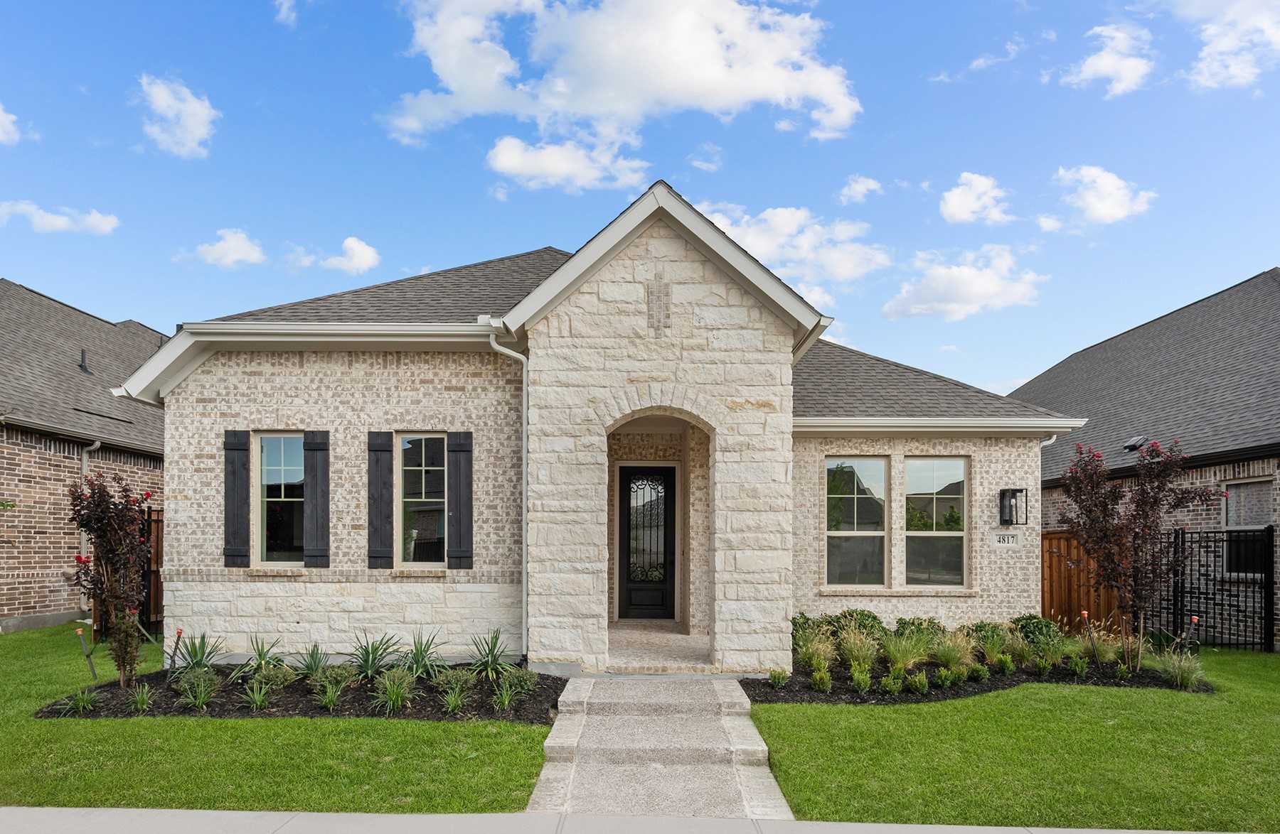 photo 1: 4817 Painted Rose Drive, Arlington TX 76005