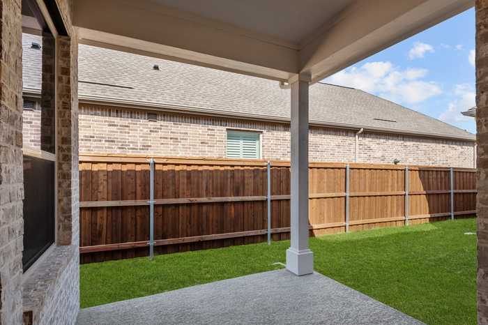 photo 2: 4817 Painted Rose Drive, Arlington TX 76005