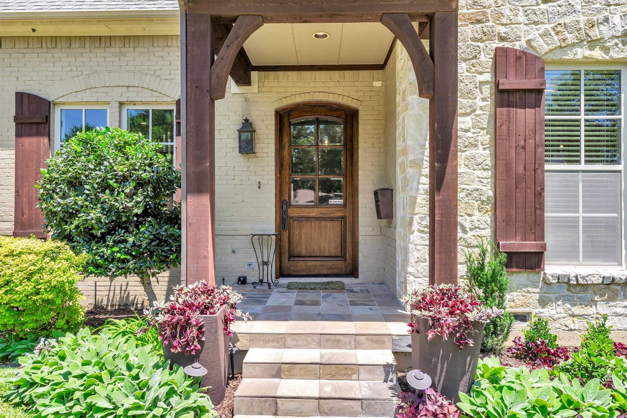 photo 3: 6811 Deloache Avenue, Dallas TX 75225