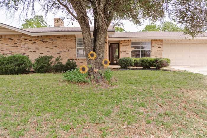 photo 2: 1834 Timber Lane, Jacksboro TX 76458