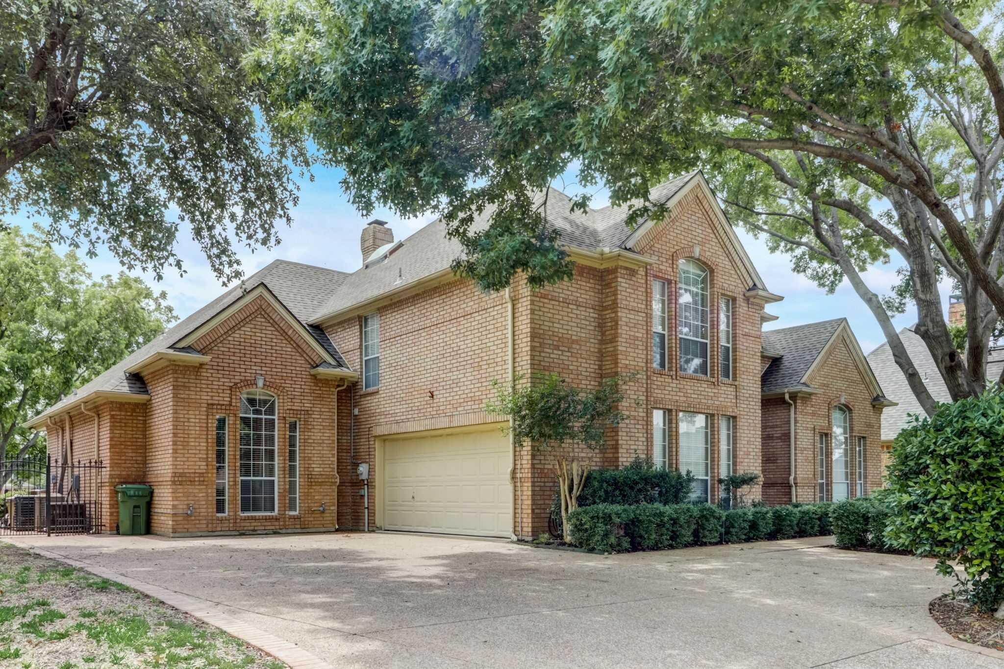 photo 3: 6328 Skylark Circle, North Richland Hills TX 76180