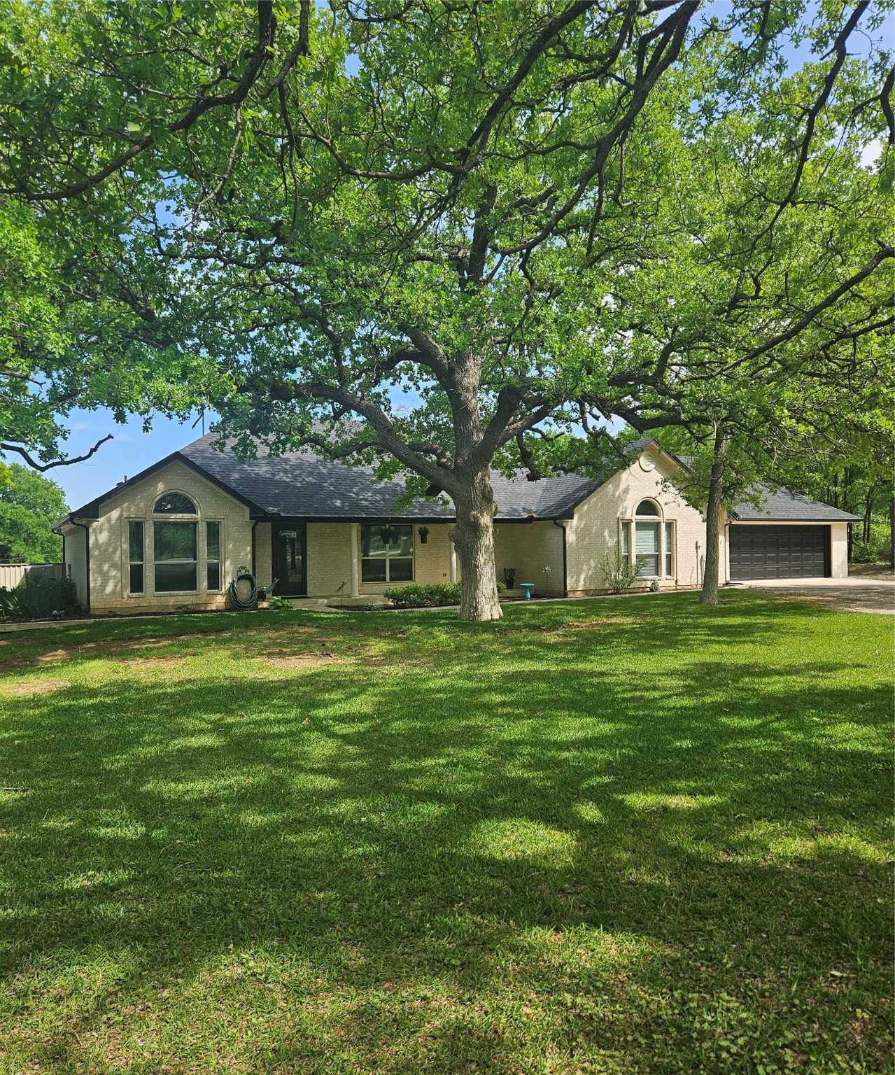 photo 3: 113 County Road 3551, Paradise TX 76073