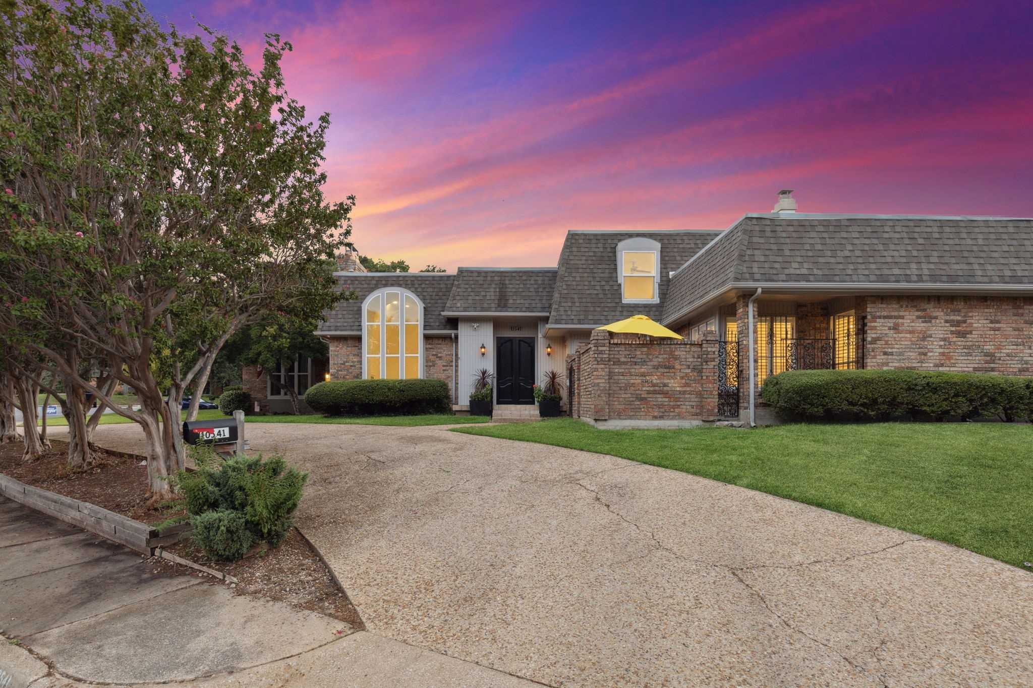 photo 2: 10541 BERRY KNOLL Drive, Dallas TX 75230