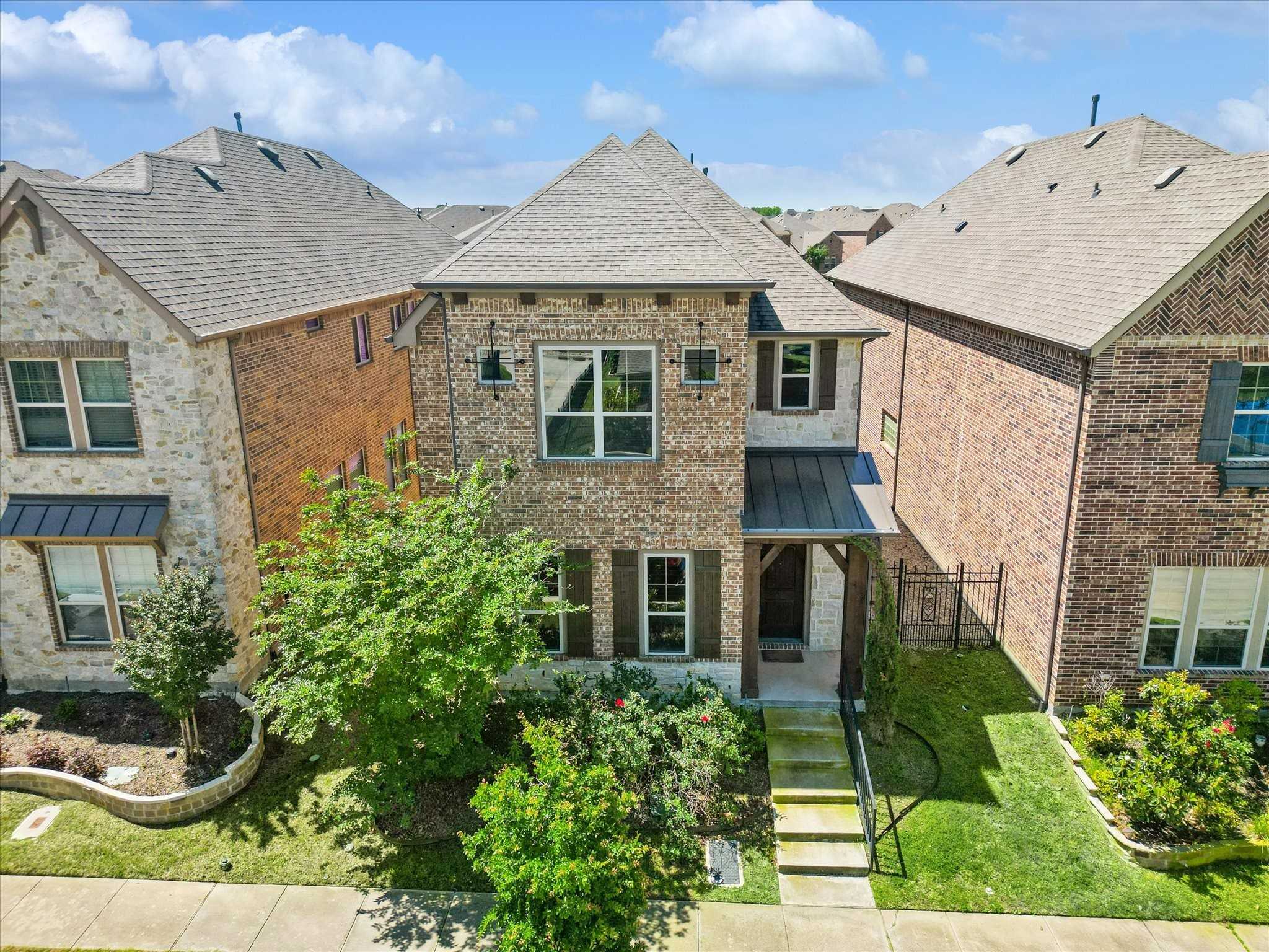 photo 2: 3078 Ivy Hill Lane, Irving TX 75063