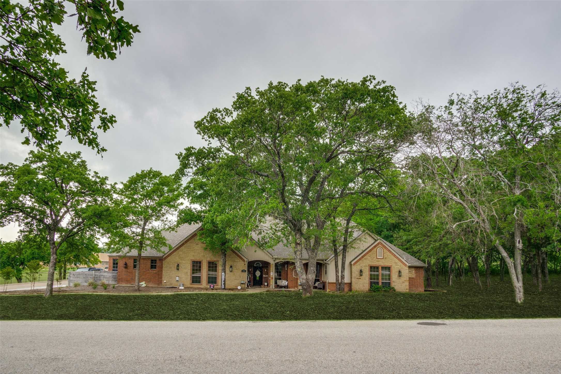 photo 2: 101 Oakwood Drive, Weatherford TX 76086