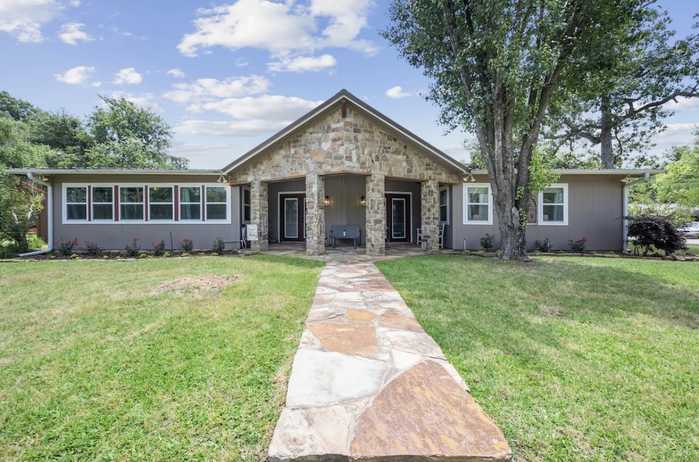 photo 1: 1808 Cherokee Trace, Tool TX 75143