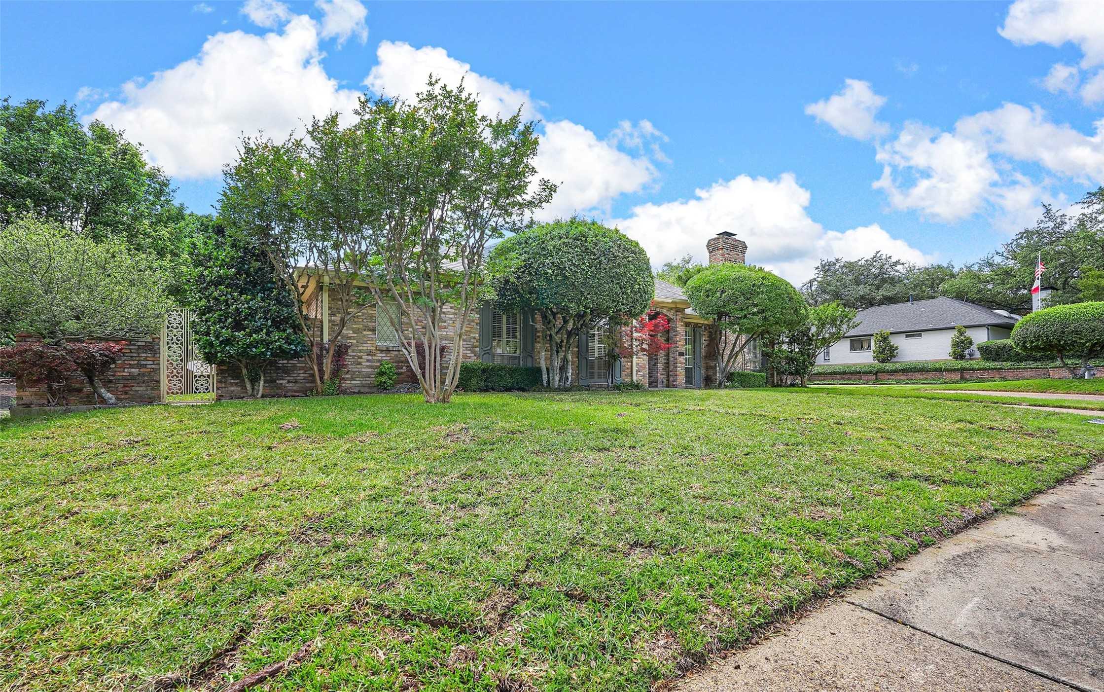 photo 3: 16814 Preston Bend Drive, Dallas TX 75248