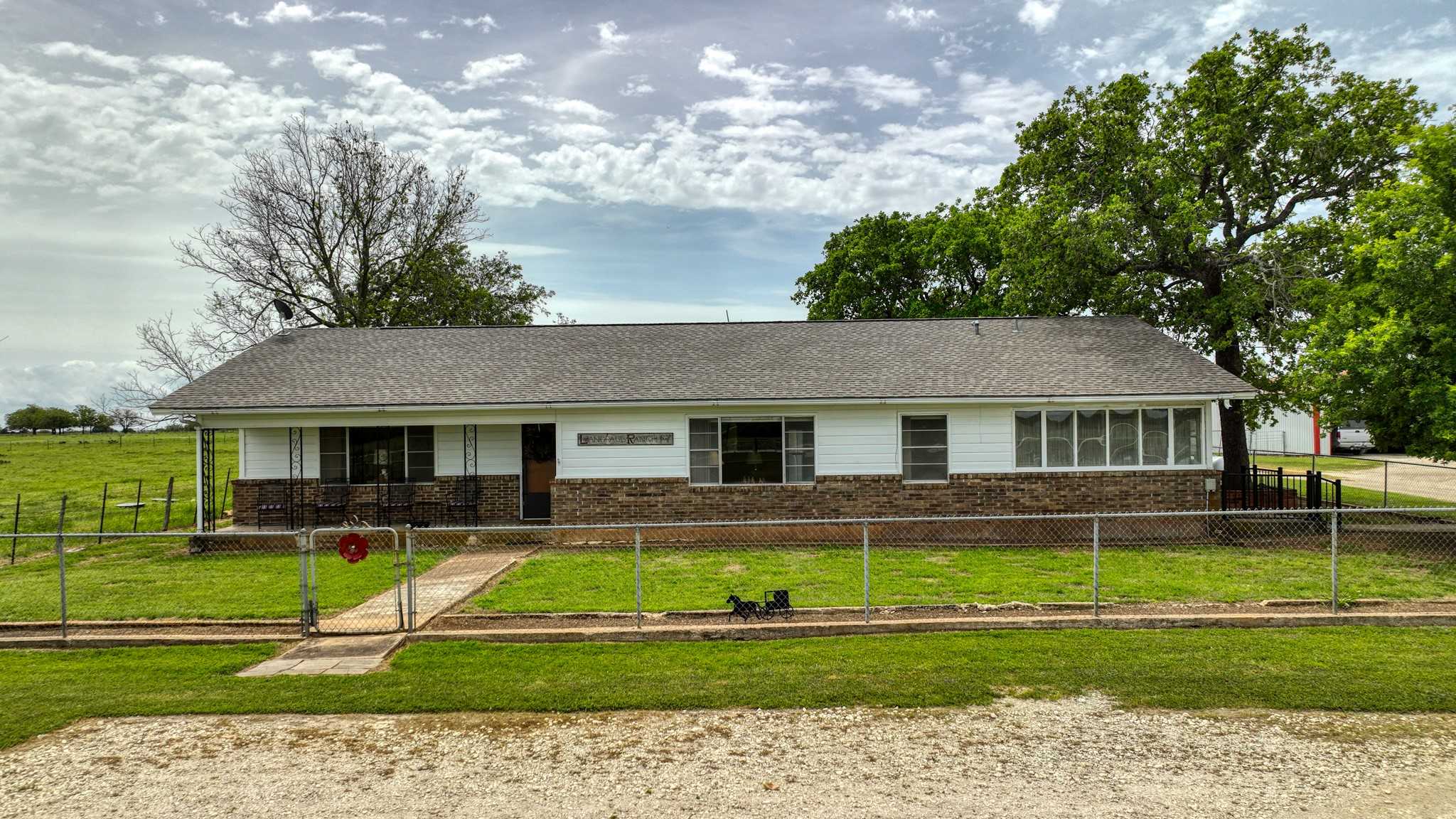 photo 2: 370 County Rd 240, Goldthwaite TX 76531