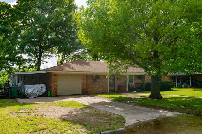 photo 2: 101 California Street, Saint Jo TX 76265