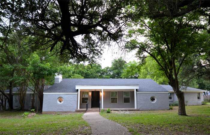 photo 1: 133 N Crest Street, Lancaster TX 75146