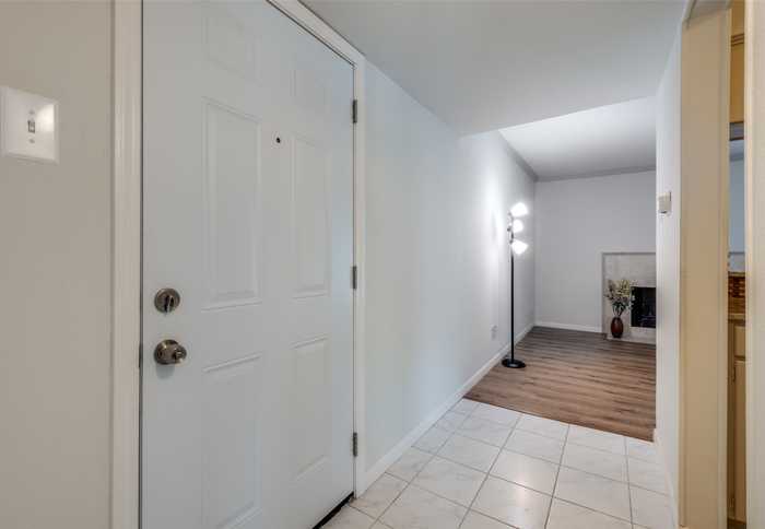 photo 2: 5881 Preston View Boulevard Unit 223, Dallas TX 75240