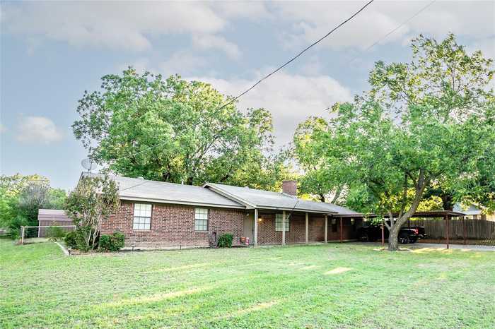 photo 1: 306 W Cottonwood Street, Nocona TX 76255