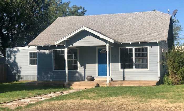 photo 1: 732 Gordon Avenue, Albany TX 76430