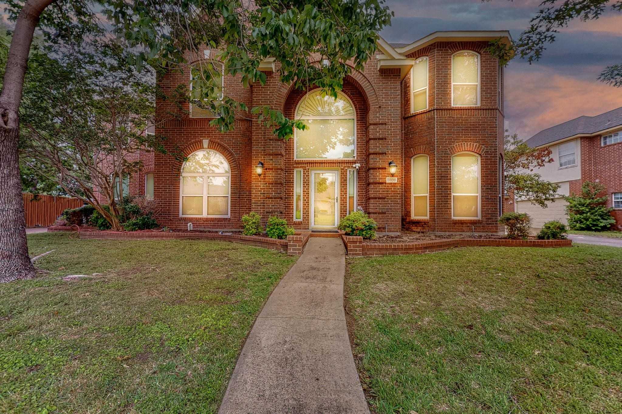 photo 2: 8809 Creekside Drive, Rowlett TX 75089