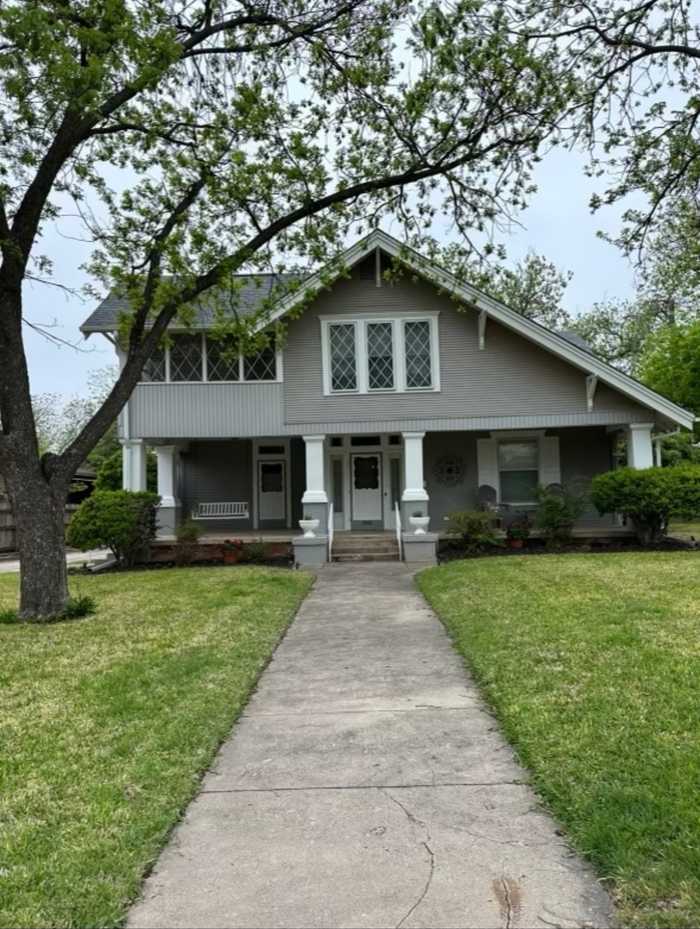 photo 2: 505 N Elm Street, Comanche TX 76442