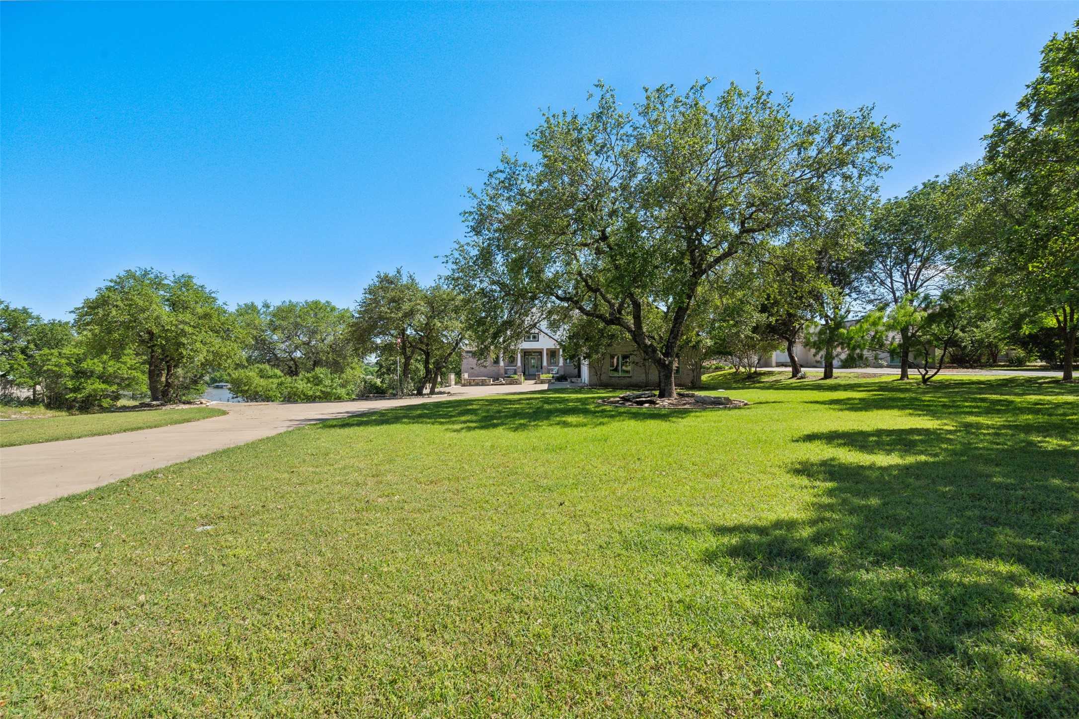 photo 3: 1205 Horizon Court, Granbury TX 76049