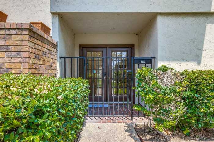 photo 2: 12715 Burninglog Lane, Dallas TX 75243