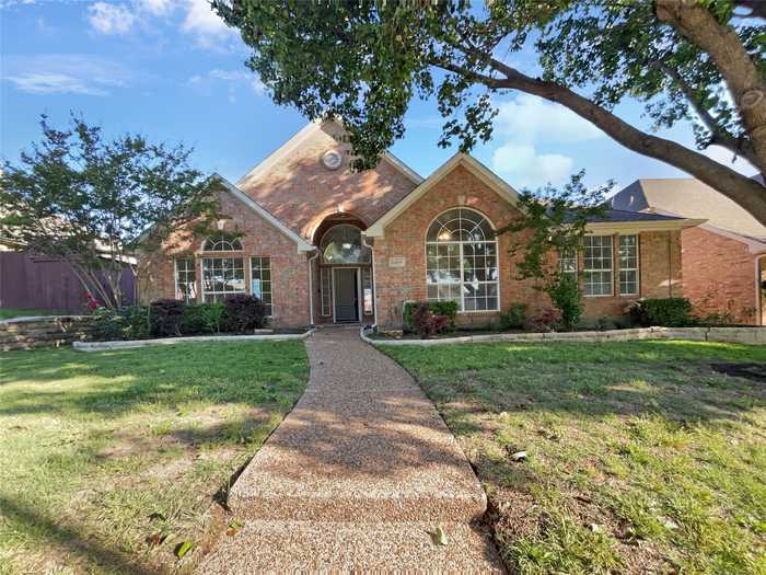 photo 1: 1409 Santa Fe Trail, Irving TX 75063