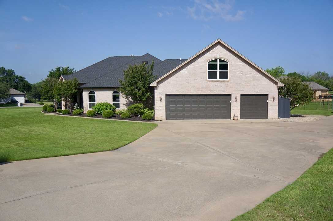 photo 3: 6000 Justine Court, Granbury TX 76049