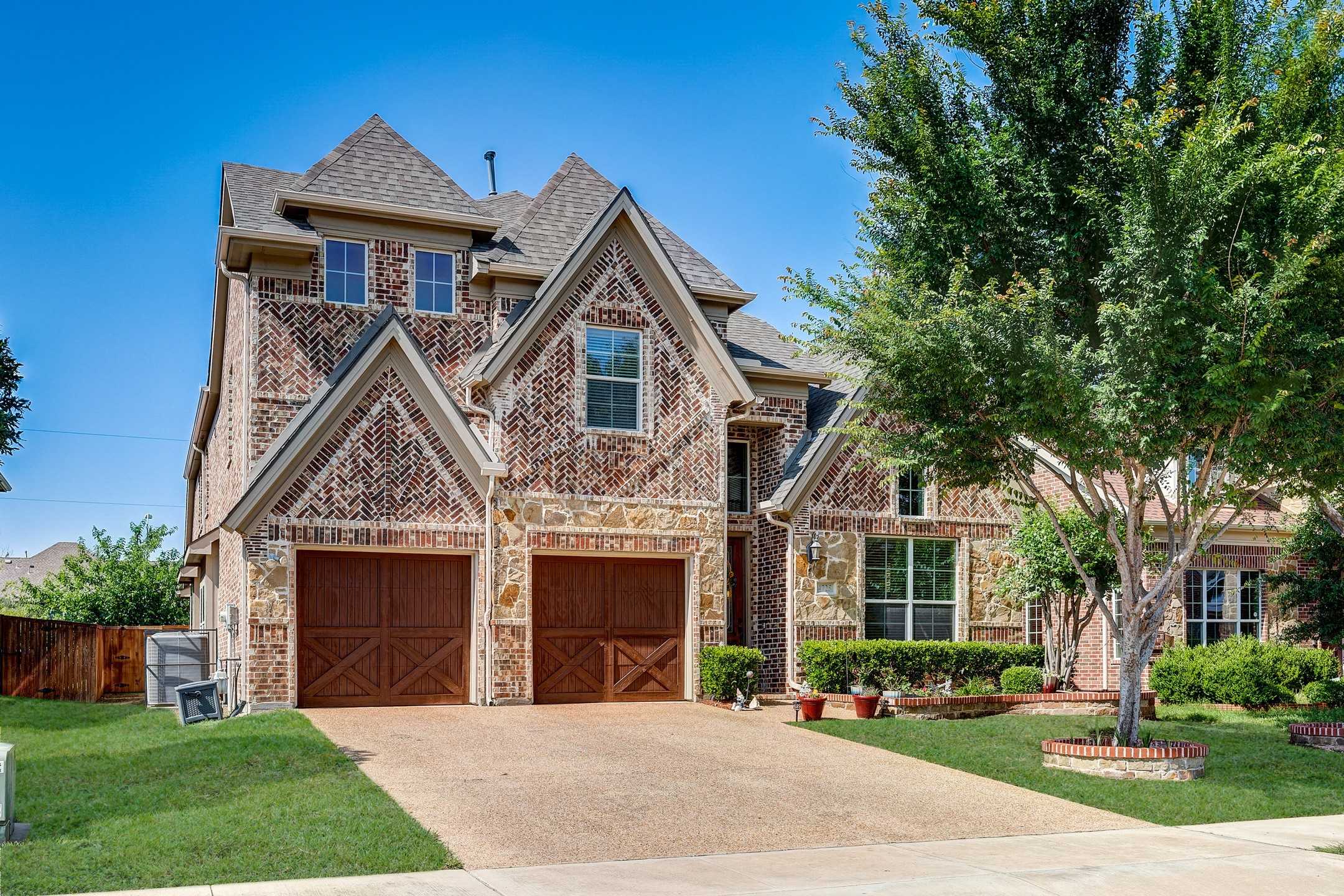 photo 2: 4725 Mulholland Drive, Plano TX 75074