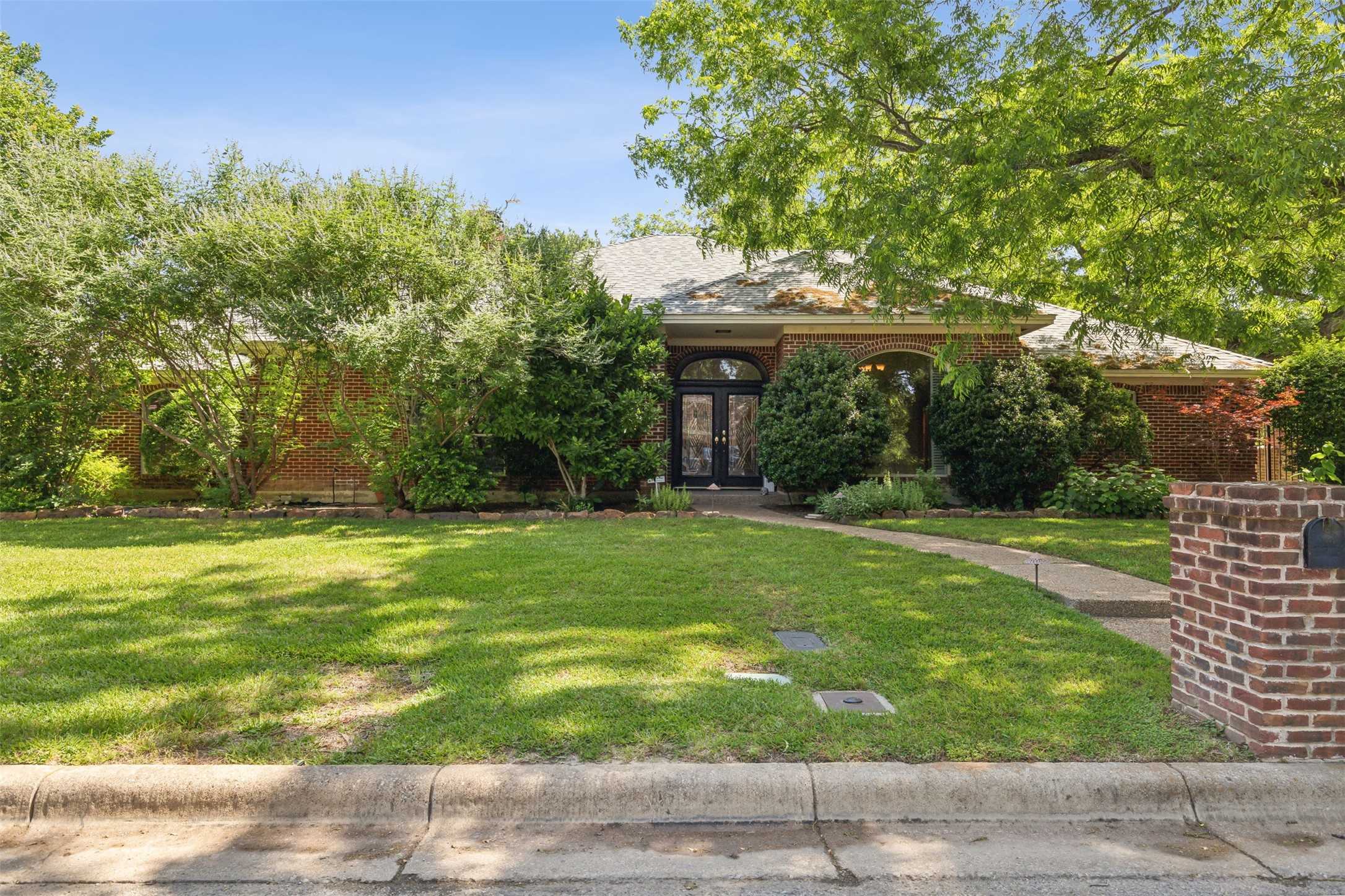 photo 1: 3463 Lantern Hollow Street, Fort Worth TX 76109