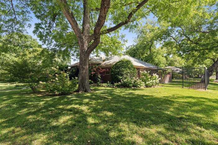 photo 2: 3463 Lantern Hollow Street, Fort Worth TX 76109