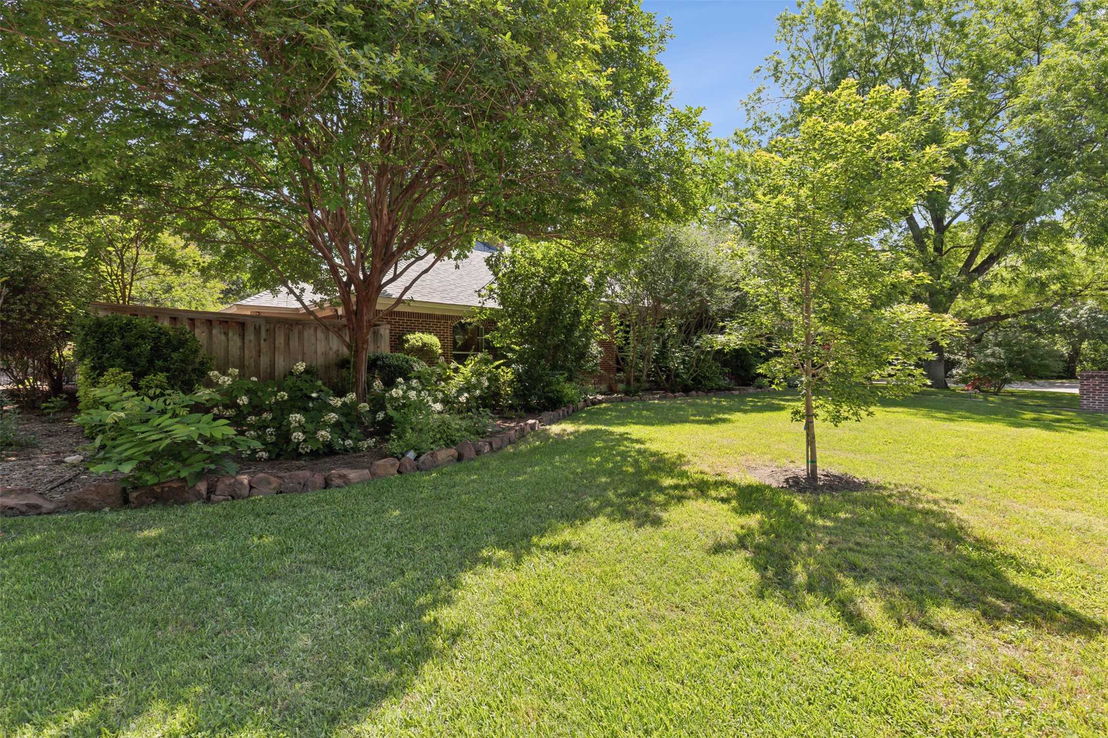 photo 3: 3463 Lantern Hollow Street, Fort Worth TX 76109