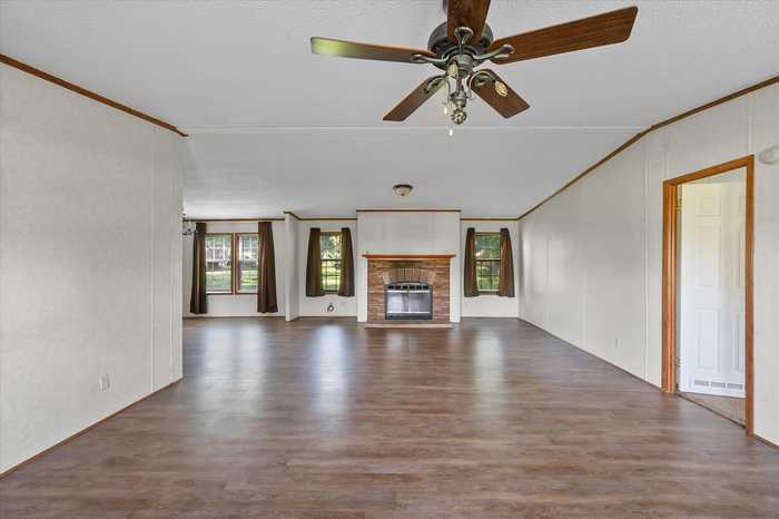 photo 2: 440 E Reunion Street, Fairfield TX 75840