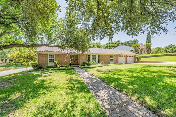 photo 2: 6401 Kirkwood Road, Fort Worth TX 76116