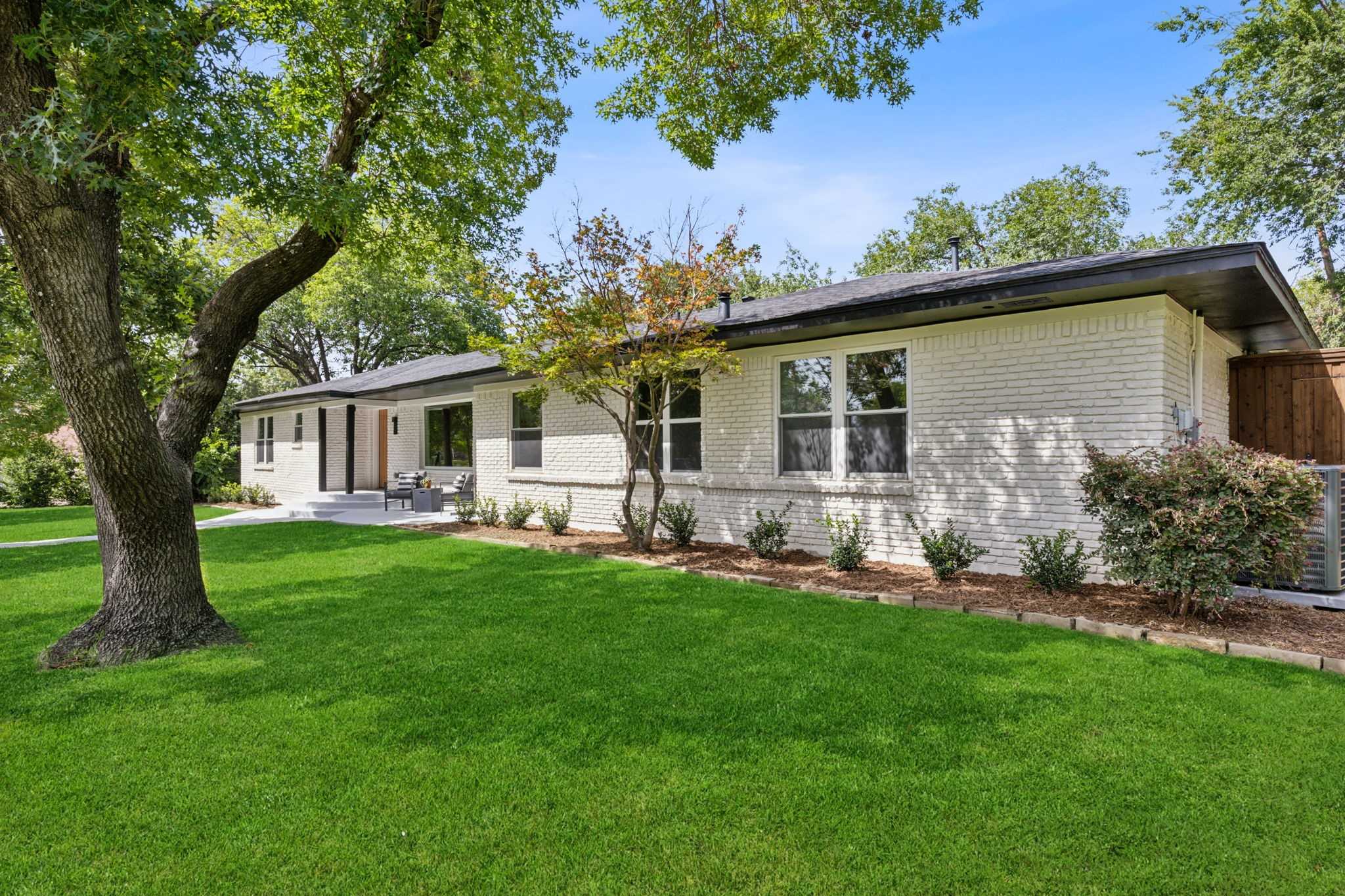 photo 3: 3111 Whitehall Drive, Dallas TX 75229