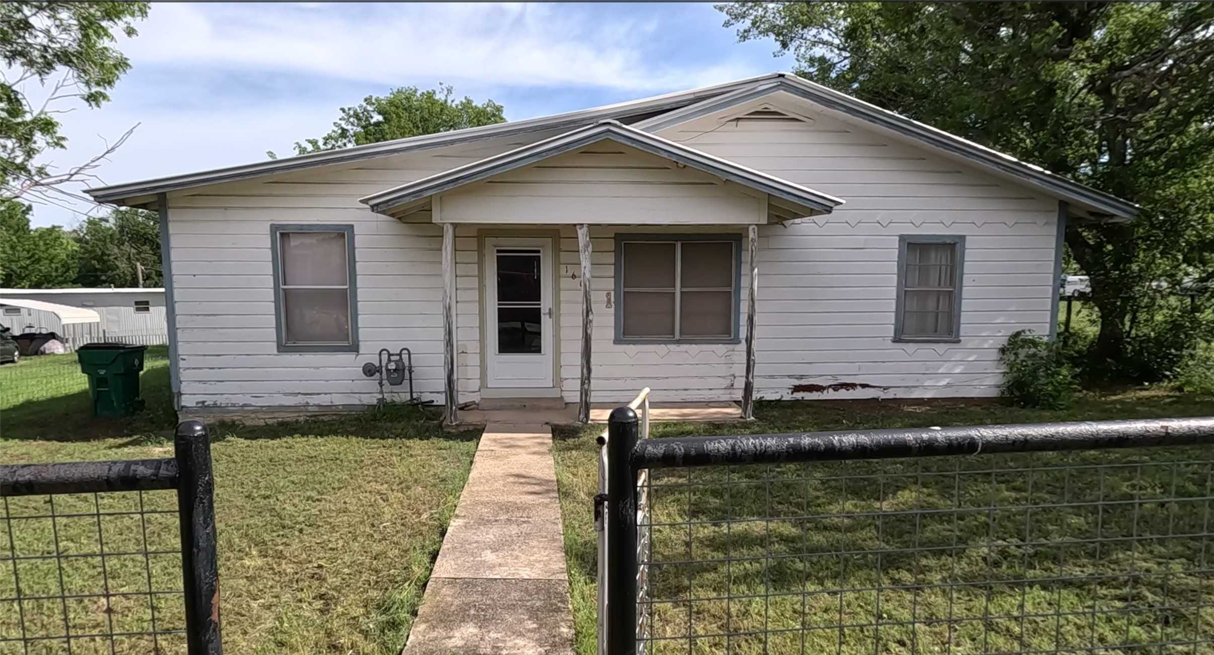 photo 1: 1604 W 5th Street, Goldthwaite TX 76844