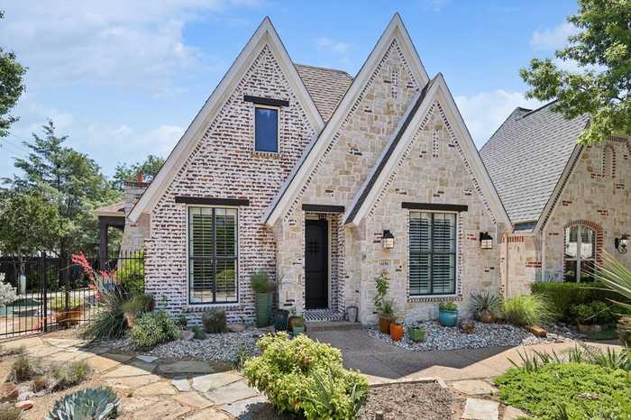 photo 1: 6156 Stapleford Circle, Dallas TX 75252