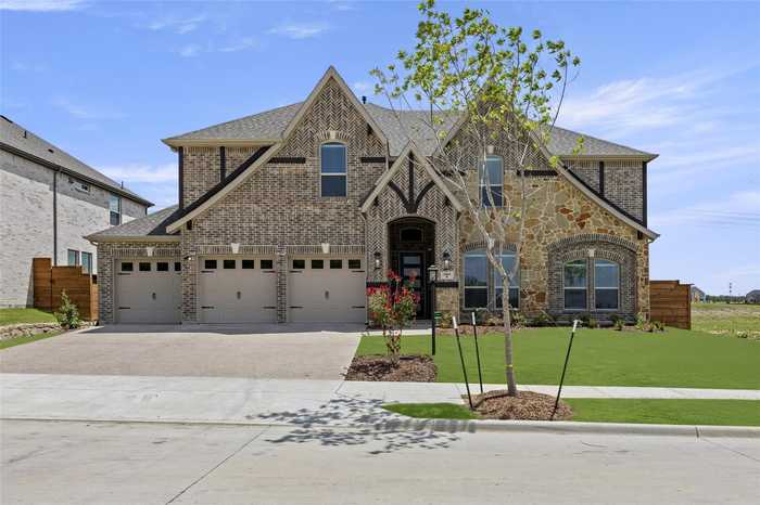 photo 1: 1809 Shamrock Green, Mesquite TX 75181