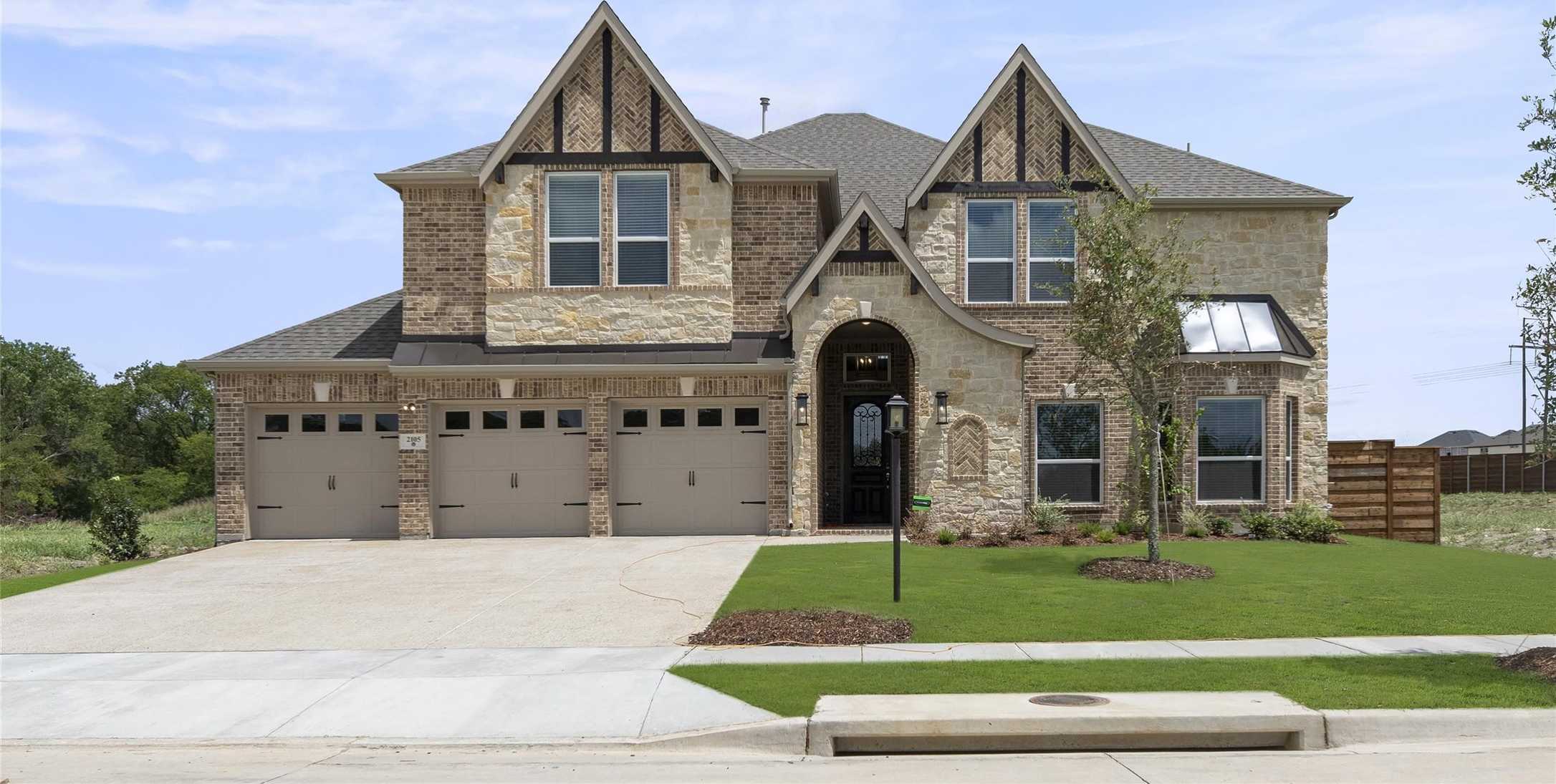 photo 1: 2105 Acorn Creek Circle, Mesquite TX 75181