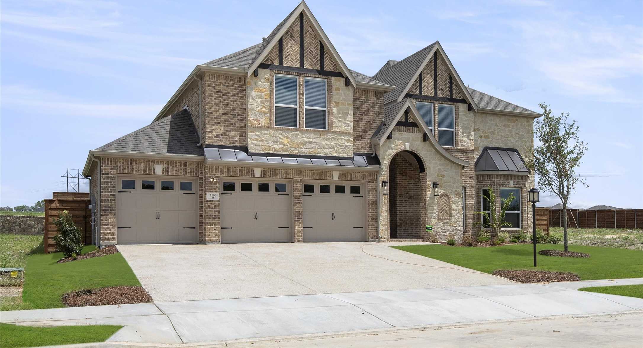 photo 2: 2105 Acorn Creek Circle, Mesquite TX 75181