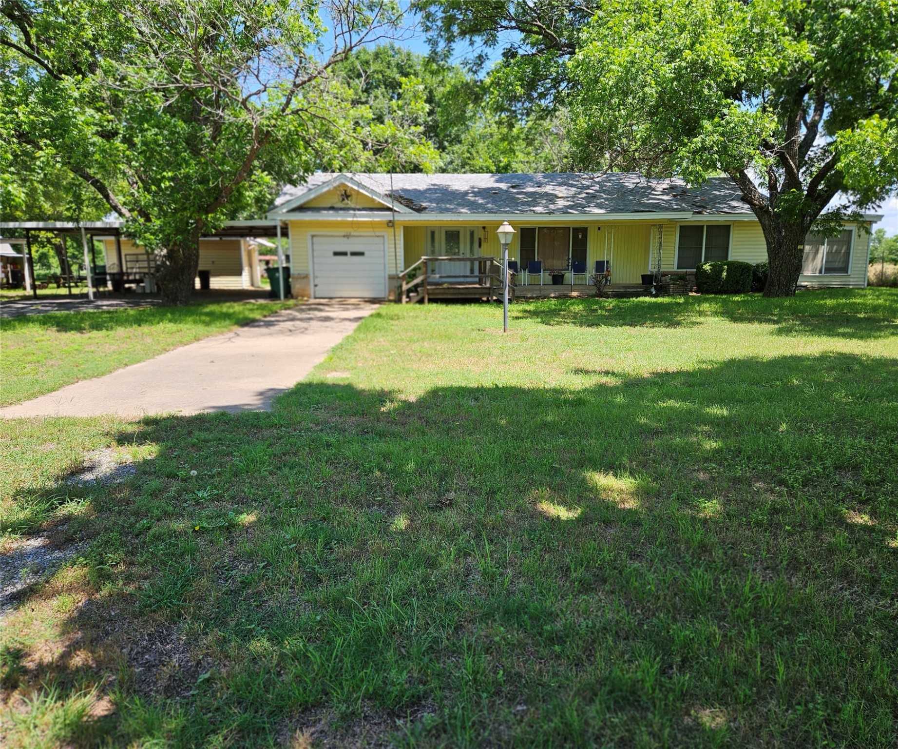 photo 2: 109 Bluebonnet Drive, Paradise TX 76073