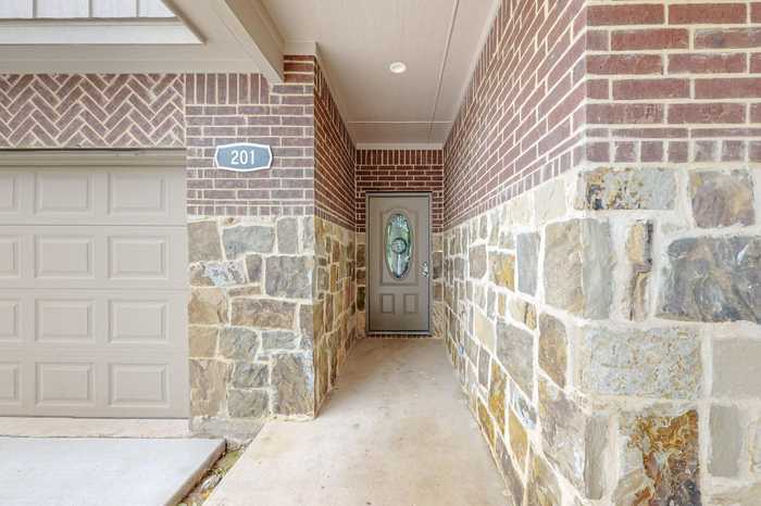 photo 2: 201 Dellis Street, Terrell TX 75160