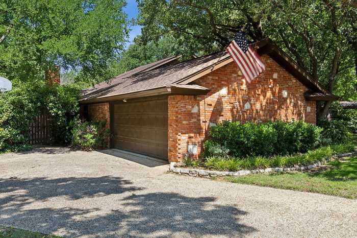 photo 2: 1725 Preston Hollow Court, Arlington TX 76012