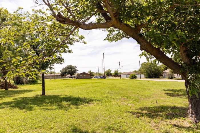 photo 1: 611 N Avenue F, Olney TX 76374