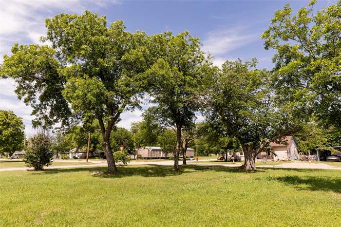 photo 2: 611 N Avenue F, Olney TX 76374