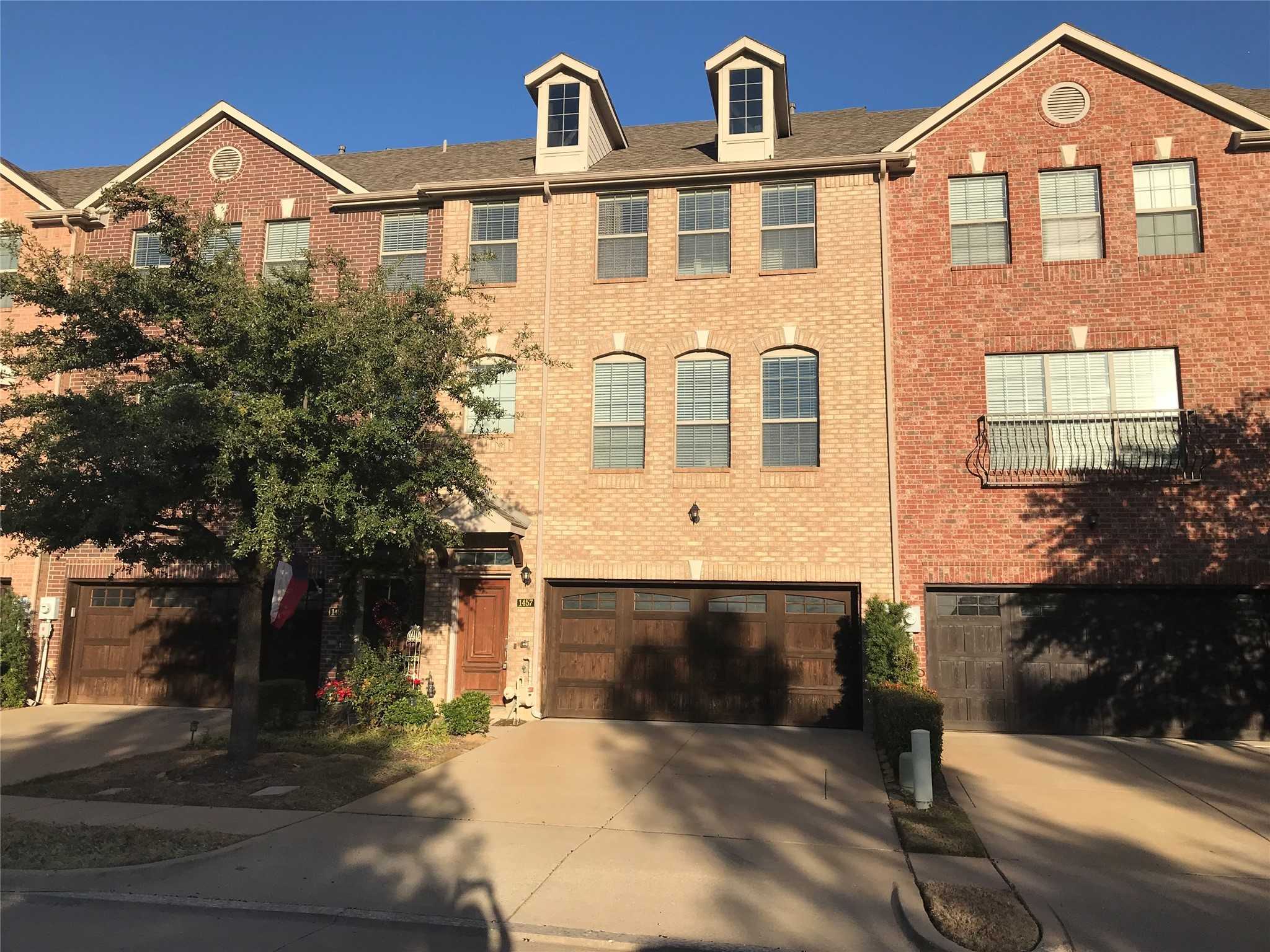 photo 1: 1457 Fox Run Drive, Irving TX 75063