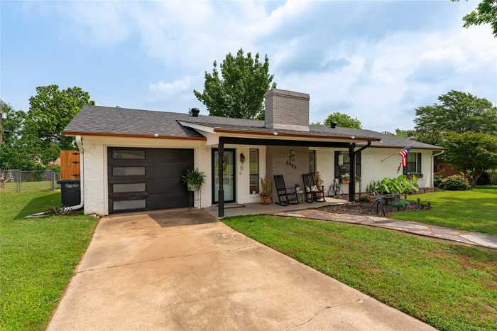 photo 2: 2465 Highland Road, Paris TX 75460