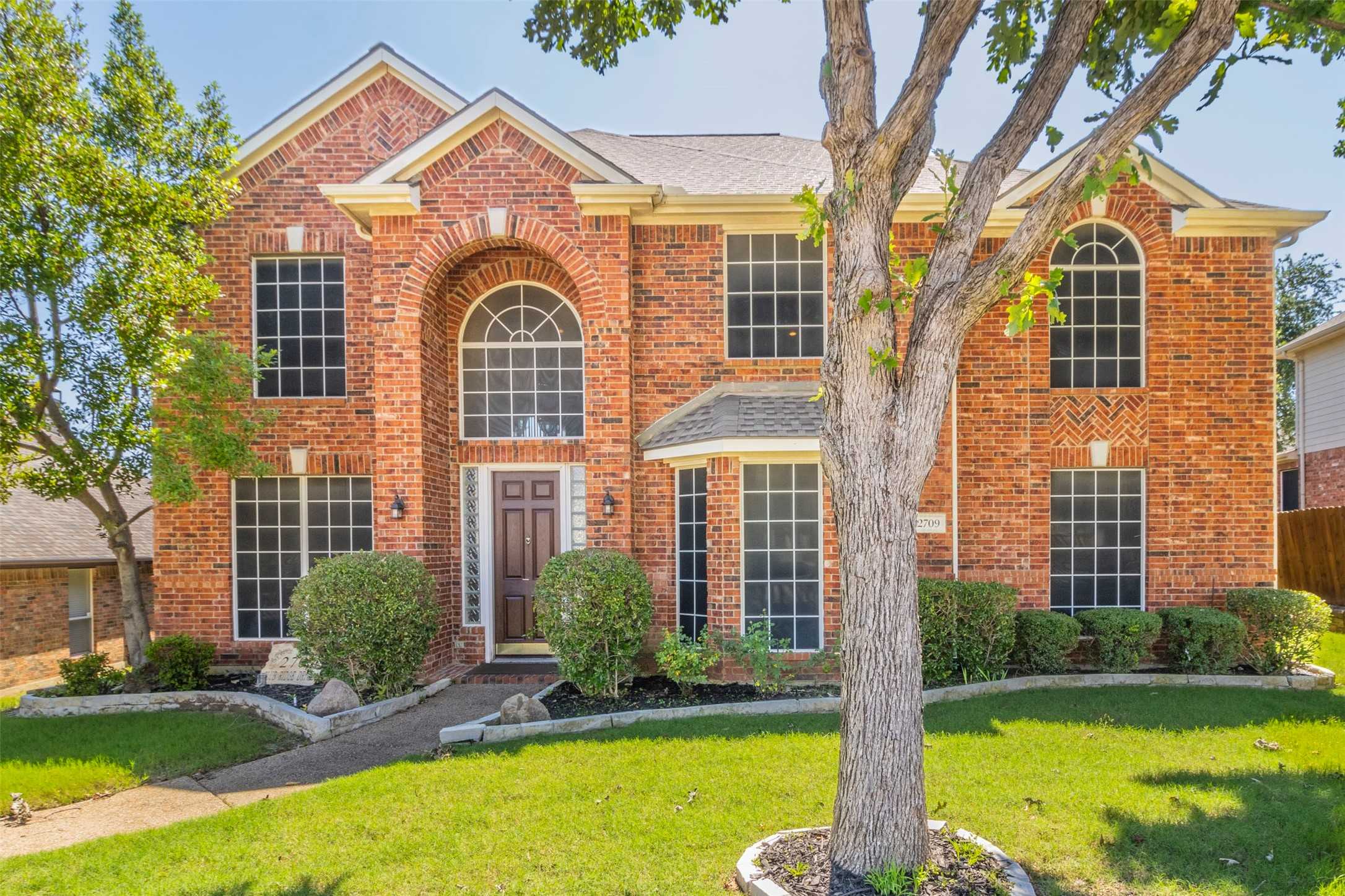 photo 2: 2709 Club Ridge Drive, Lewisville TX 75067