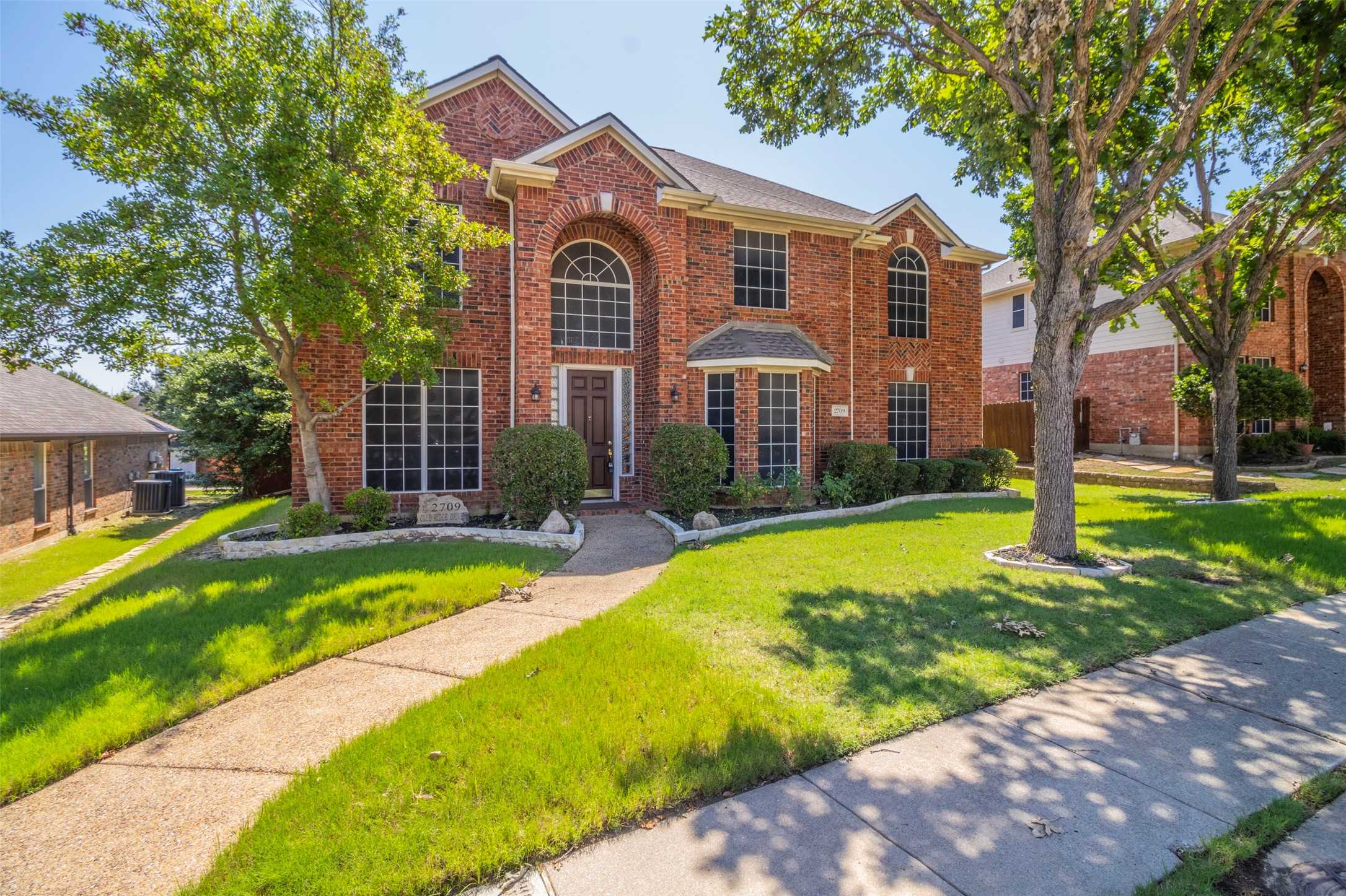 photo 3: 2709 Club Ridge Drive, Lewisville TX 75067