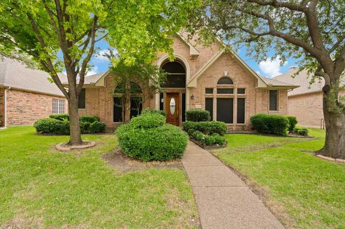 photo 1: 2528 Meadow Hills Lane, Plano TX 75093