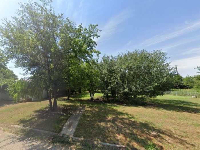 photo 1: 107 W Payne Street, Olney TX 76374