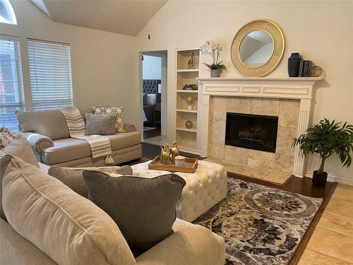 photo 2: 9421 Vista Circle, Irving TX 75063