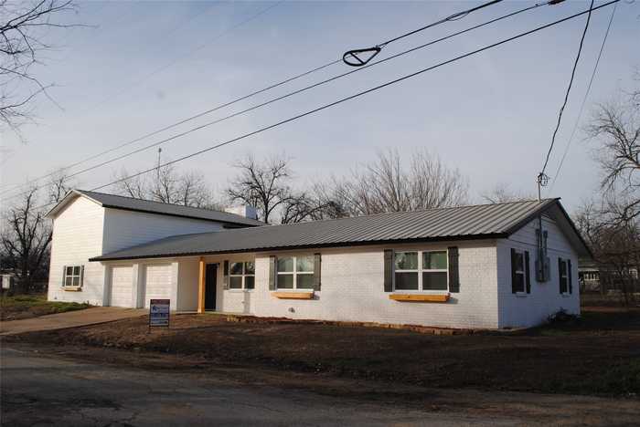 photo 1: 901 College, Comanche TX 76442